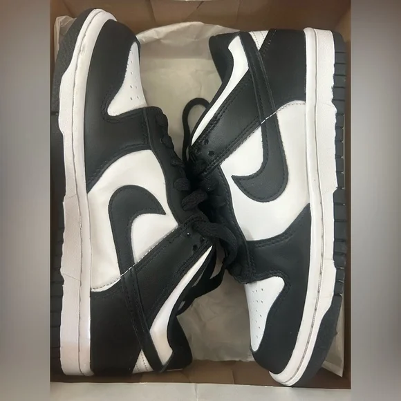 Nike Dunk Low (GS) Big Kids' Shoes Classic Black and White Low-Tops NIB - Picture 2 of 7